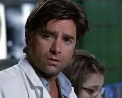 Après la mort de Meg, il élève Sarah !