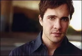 Il est arrivé avec 11 mois de retard.