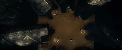 À quelle race 8 anneaux de pouvoirs ont-ils été offerts ?