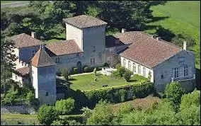 Nous survolons le village aquitain de Bias. Nous sommes dans le ciel du département ...