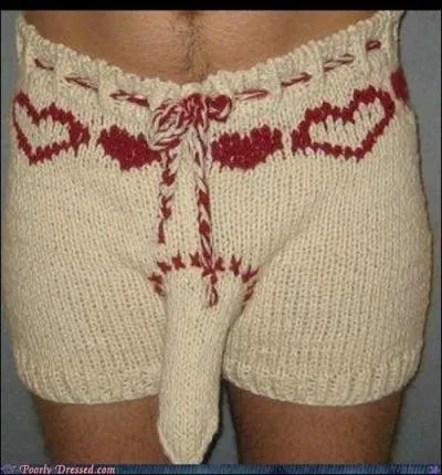 C'est au-delà de l'imaginable, n'est-ce pas, que ce caleçon tricoté, aux petits motifs "chalet suisse". Le plus marrant, vu le modèle, ce doit être...  ?