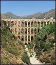 L'aqueduc d'Águila possède 4 niveaux en brique, il a été construit en 1880 en Andalousie à :