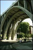 Le viaduc de Ségovie est un pont route en arc béton construit en1942 à :