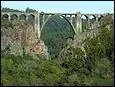Le pont de Gundián est en arc béton, construit sur le río Ulla en 1948 en Galice à :