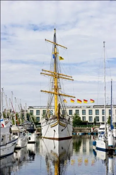 Avant de partir d'Ostende , visitons ce magnifique bateau :