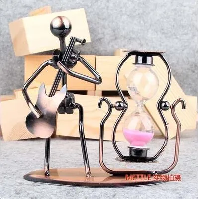 Qui chantait " Même en courant plus vite que le vent, plus vite que le temps, même en volant, nous n'aurons pas le temps, pas le temps..." ?