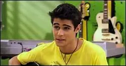 Qui est l'assistant(e) de Roberto dans la saison 1 ?