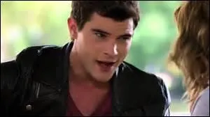 Qui a comploté avec Ludmila pour faire renvoyer Violetta ?