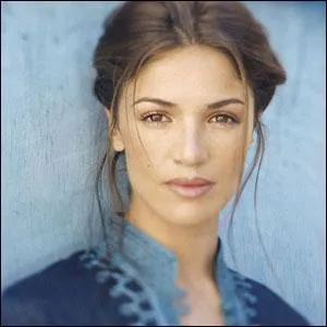 Dis-donc bas du cul, j'ai la sensation que t'hésites entre porter une jupe et t'laisser pousser les jambes !