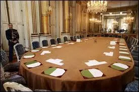 En politique française, que se passe-t-il chaque mercredi ?