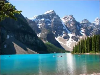 Le lac Moraine est un lac glaciaire situé dans le Parc national de Banff...