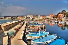 Je vous emmène à la découverte de La Seyne-sur-Mer. Station balnéaire azuréenne, elle se situe dans le département ...
