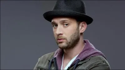 Quel est le nom du comportementaliste du groupe ?