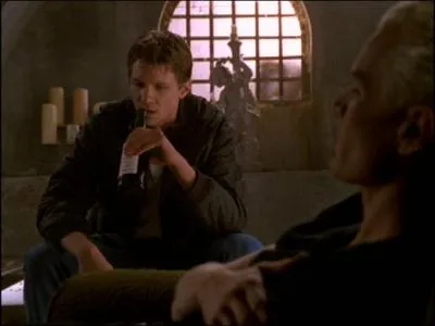 [Par amour] Avec quoi Riley veut-il tuer Spike  ?