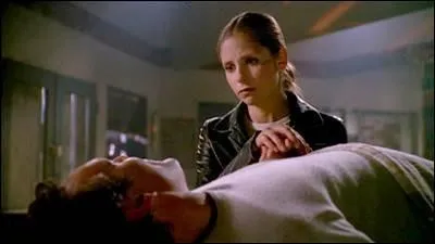 [La Spirale] Par quoi est bléssé Giles  ?