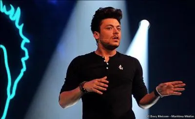 A quel âge débute-t-il le théâtre ?