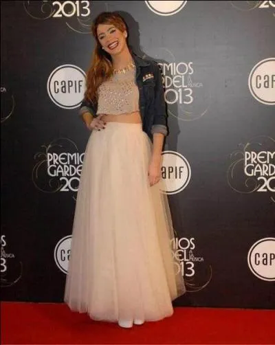 Où Violetta s'est-elle inscrite en cachette dans la saison 1 ? Au ..