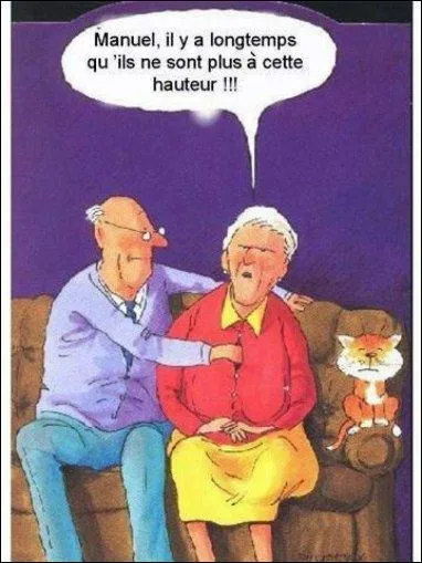 Que trouve-t-on entre les seins d'une femme qui présente une "très grande" ptôse mammaire ?