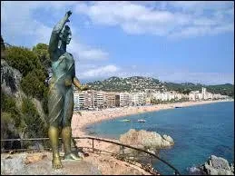 Lloret de Mar se trouve au ______ de l'Espagne !