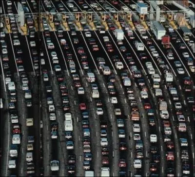 Combien de temps a duré le plus long embouteillage du monde survenu à Shanghai ?