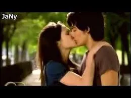 Francesca et Marco vont finir leurs vies ensemble. (série)