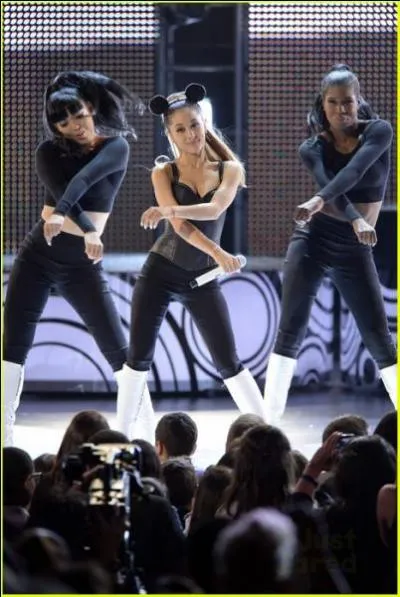 Elle a eu 3 récompenses au Radio Disney Music Awards, mais lesquels ?