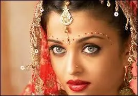 Sur quelle partie du visage les Indiennes portent-elles une marque appelée 'bindi' ?