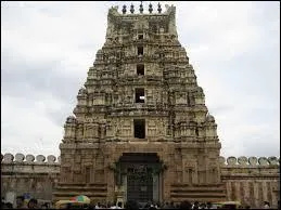 Qu'a-t-on découvert en Inde, en juillet 2011, dans un temple dédié à Vishnou ?