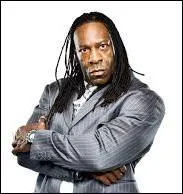 Un des catcheurs les plus titrés par équipe. Il s'agit de Booker...