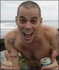 N'essayez pas d'imiter ce membre de Jackass, il est complètement barré !