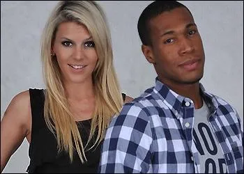 Avec qui Amélie est-elle arrivée lors de la première saison ?