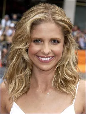 Qui est cette blonde ?