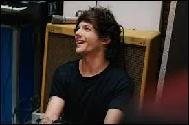 Quelle équipe de foot Louis Tomlinson a-t-il racheté en 2014 ?