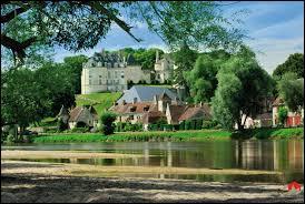 Cette première question nous entraîne à Apremont-sur-Allier. Classé parmi les Plus Beaux Villages de France, ce village du Centre-Val-de-Loire se situe dans le département ...