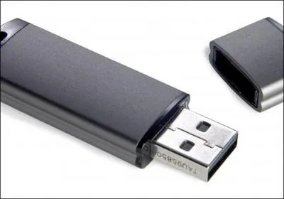 Quelle était la capacité de la première clé USB ?