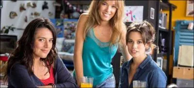 Qui est la première fille de la photo ? (A gauche)