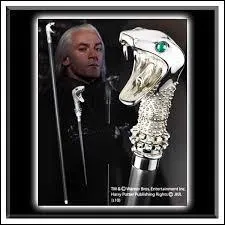 Qu'y a-t-il dans la baguette de Lucius Malefoy ?