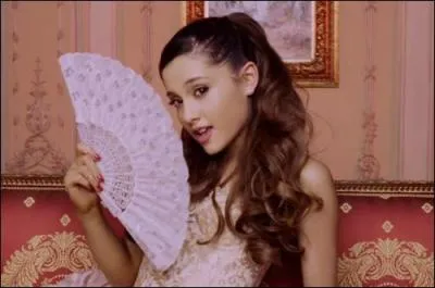 À quel clip d'Ariana Grande correspond cette image ?