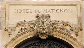 Il est le président de la République qui a eu le moins de premiers ministres.