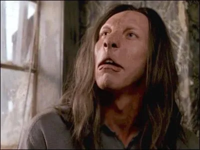 Qui est cet homme-chien ?