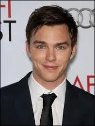 Vous avez l'habitude de le voir poilu et bleu.
Qui est-ce ?