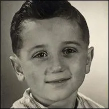 Passe des "Rendez-vous du dimanche" aux "Champs-Elysées". Quel personnage se cache derrière cet indice ?