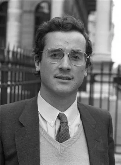 Du palais de l'Elysée à la rue du Cirque. Quel personnage se cache derrière cet indice ?