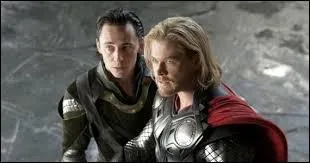 Quel personnage présent dans le premier volet d'Avengers n'est pas présent dans ce deuxième volet ?