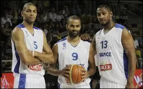 De combien de joueurs se compose une équipe de basket ?