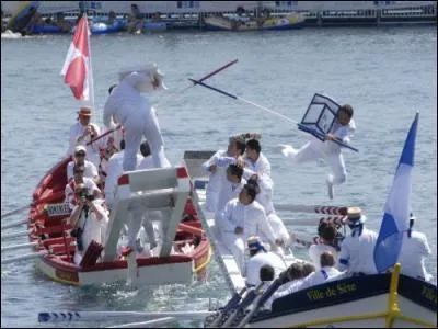 Quelle est cette compétition qui se déroule le long du canal royal, et qui enflamme depuis 1966, au mois d'août, la ville de Sète ?