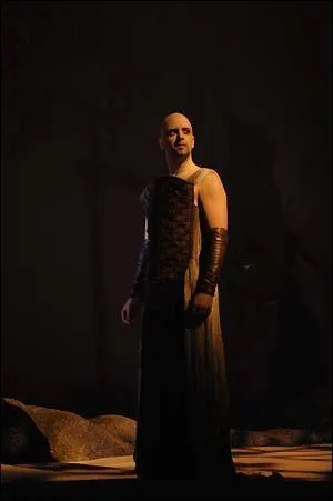 Après la chute de Troie ce héros sera l'origine première de Rome : qui est-il ?