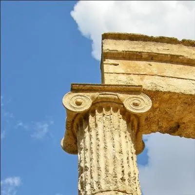 Selon la mythologie grecque, à quelle divinité le muguet doit-il son surnom "Gazon de Parnasse" ?