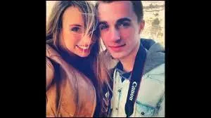 Qui est le garçon sur cette photo ?