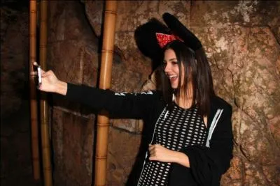 Comment s'appelle sa maquilleuse ?